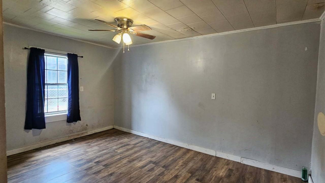 528 E Lake St #14991855 - Photo 2 of 31