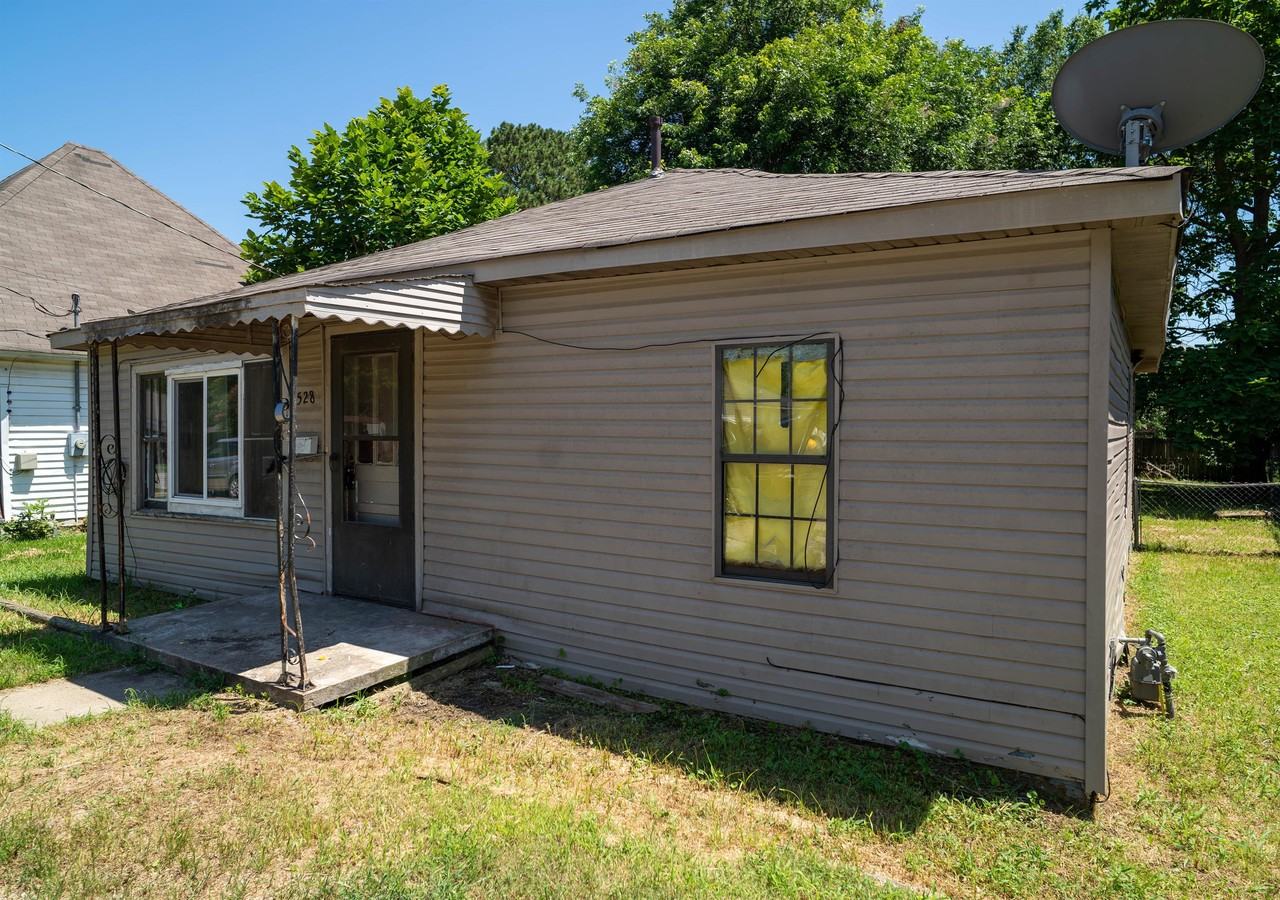 528 E Lake St #14991855 - Photo 6 of 31