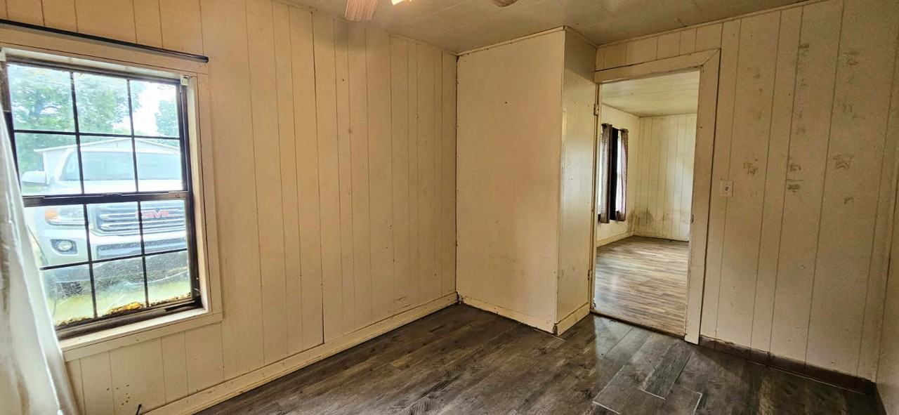 528 E Lake St #14991855 - Photo 5 of 31