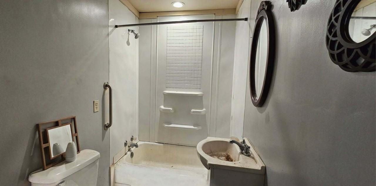 528 E Lake St #14991855 - Photo 4 of 31