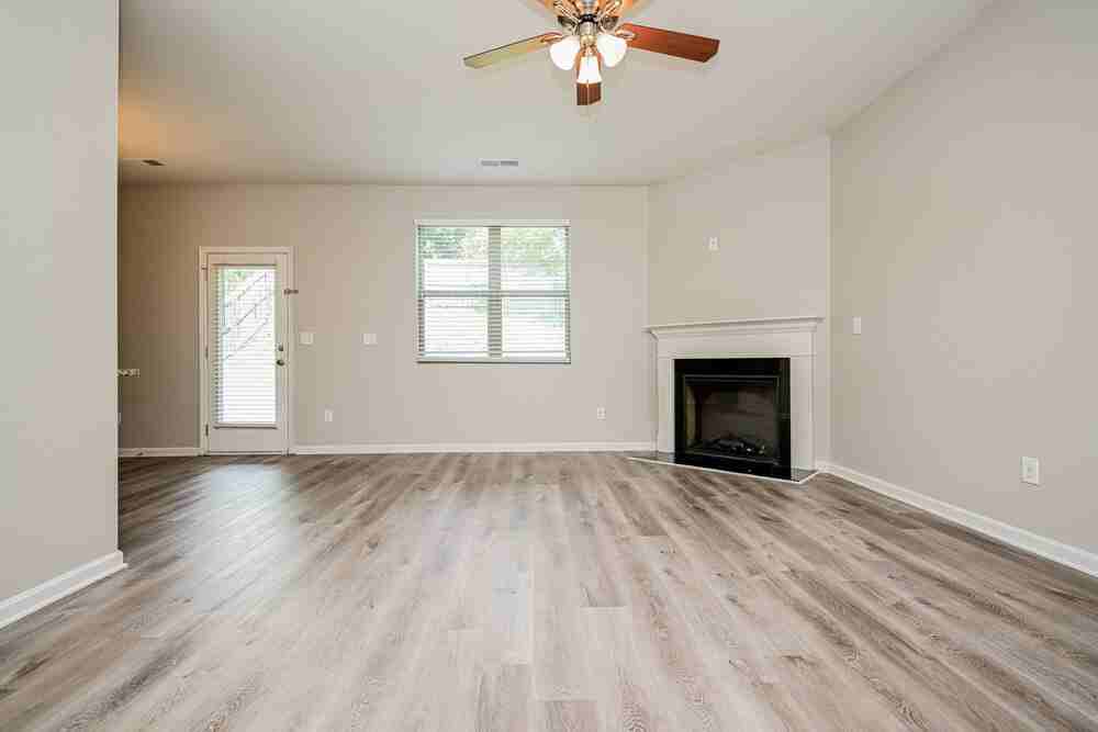 1156 Werre Way - Photo 4 of 17