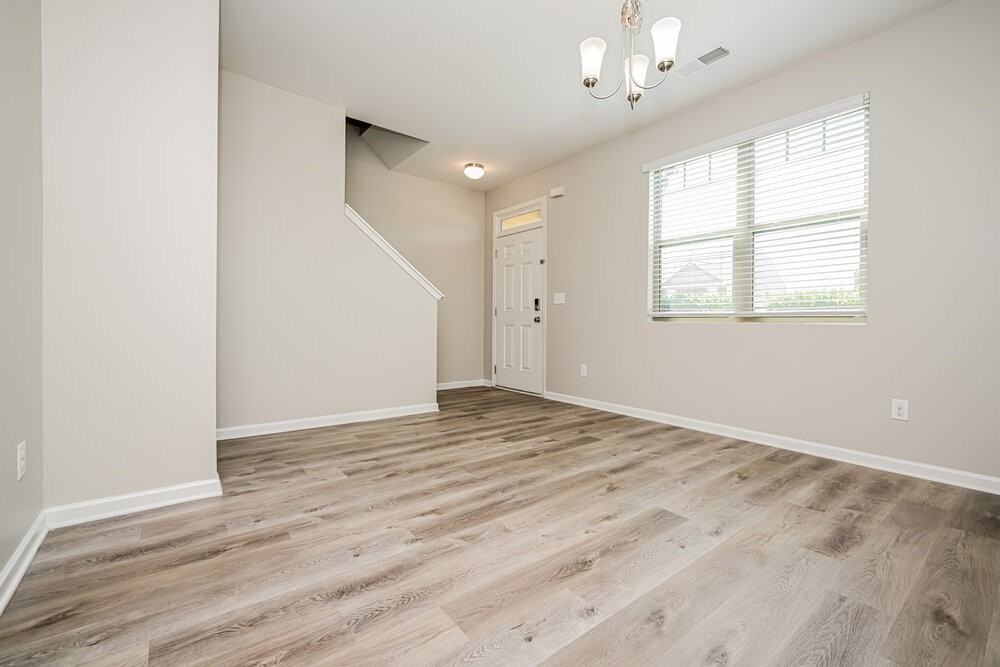 1156 Werre Way - Photo 5 of 17