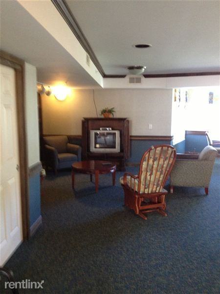 Clinton Courtyard Apartments - Photo 2 of 8