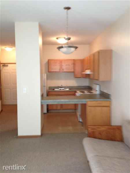 Clinton Courtyard Apartments - Photo 3 of 8