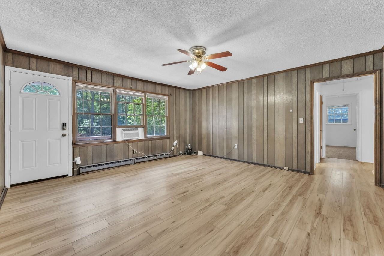 805 Eastwood St - Photo 3 of 28