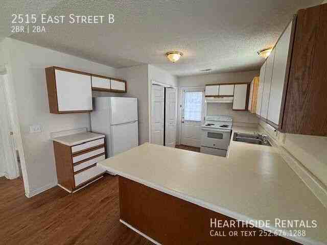 2515 East Street B - Photo 3 of 12