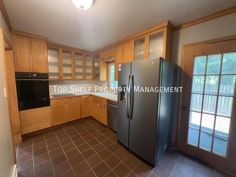 6103 Dagle Dr - Photo 7 of 21
