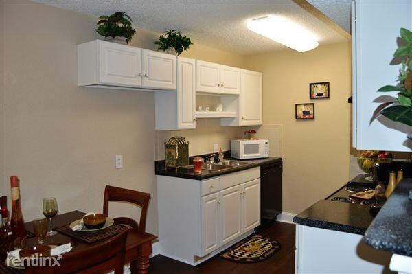 Worthington Court Apartments - Photo 2 of 10