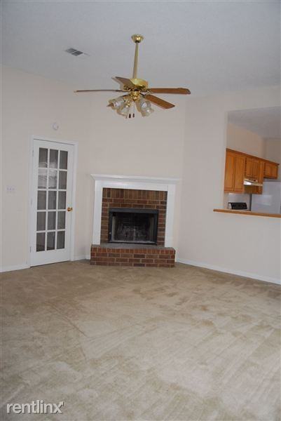 19400 Northridge Dr - Photo 2 of 10