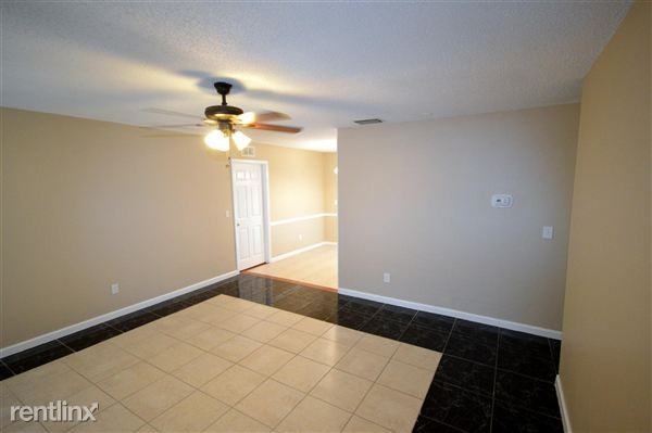 914 W Gaston Pl - Photo 2 of 9