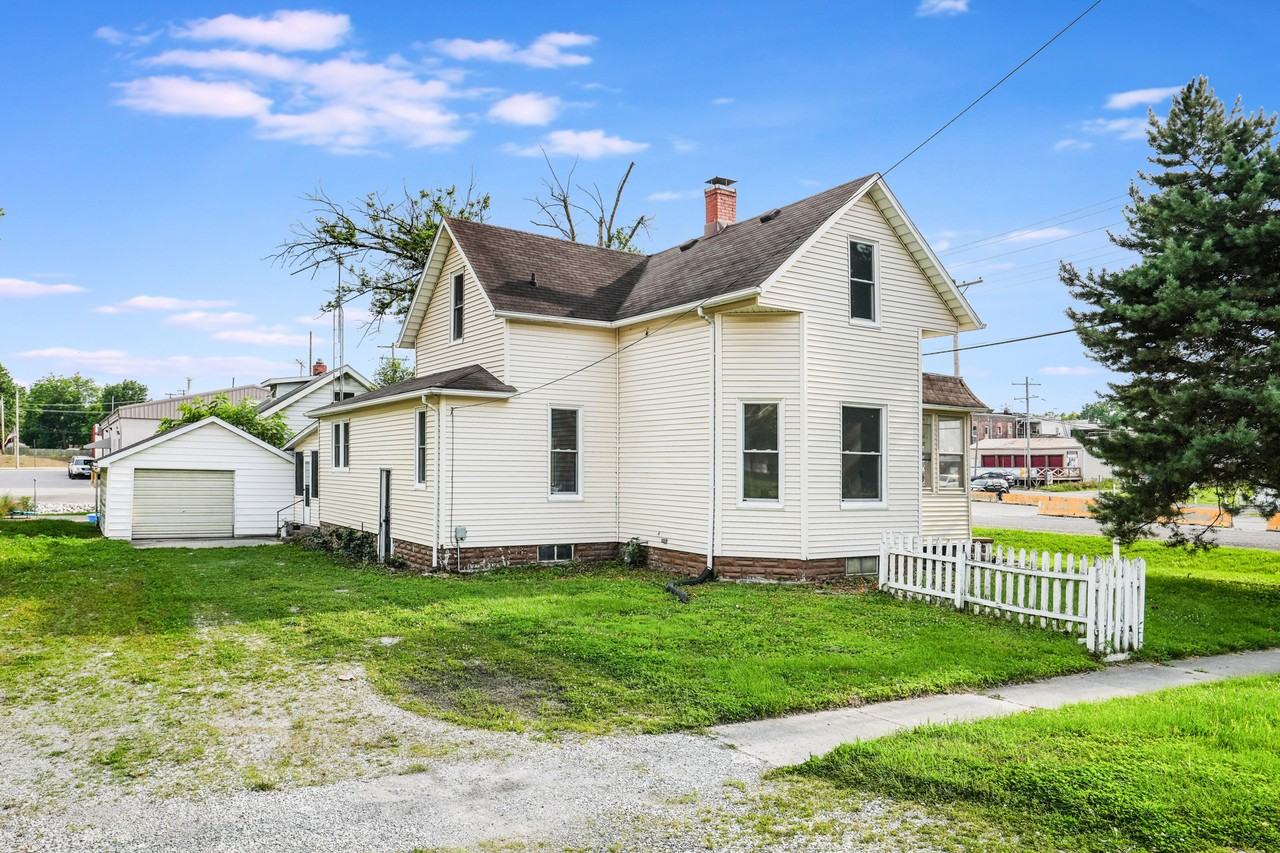 126 N Union St - Photo 2 of 17