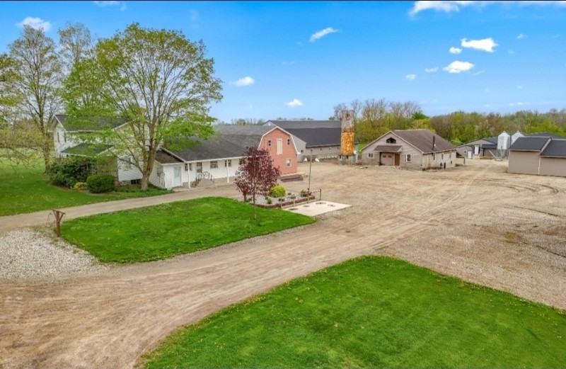 810 Newton Rd - Photo 3 of 11