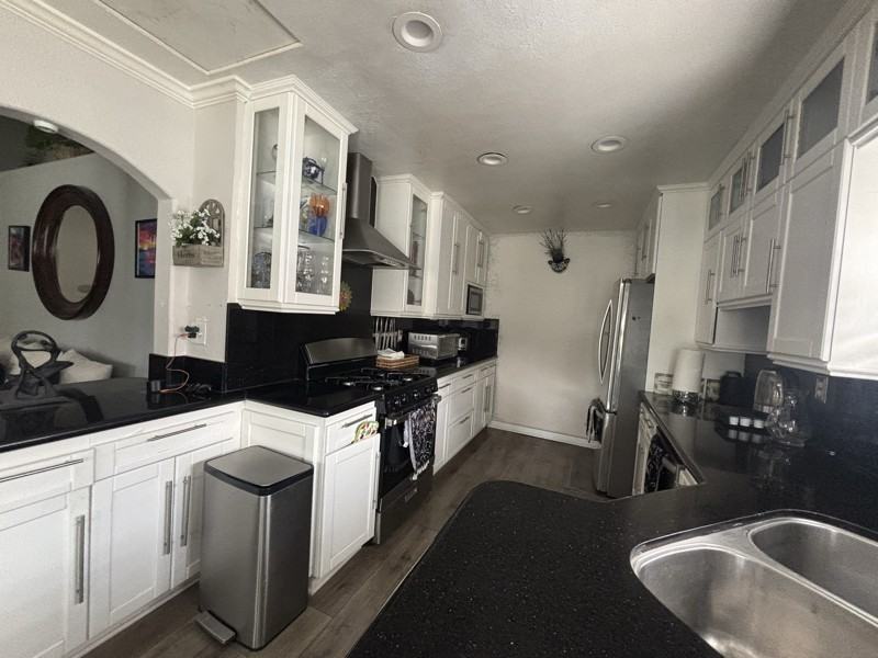 4225 Los Coyotes Diagonal - Photo 2 of 10