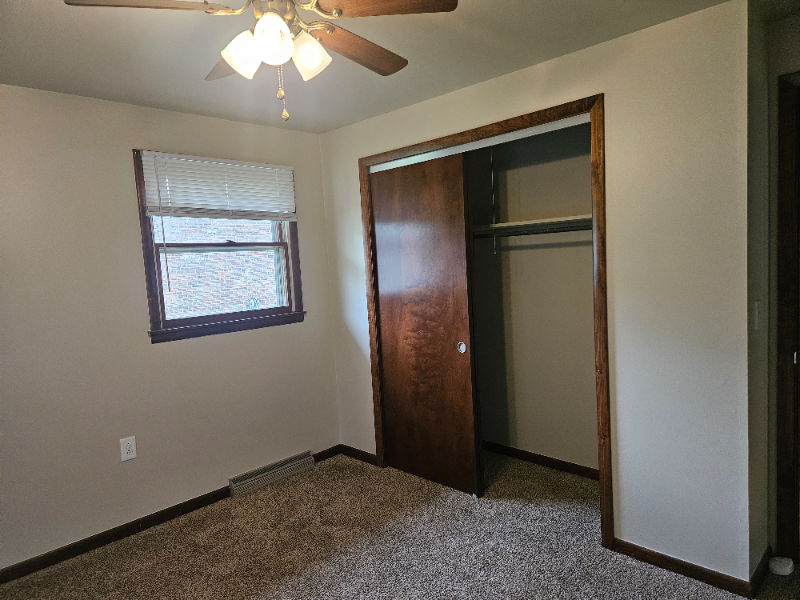 3819 1/2 Camelot Ln - Photo 3 of 5