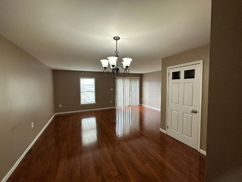 203 Poplar Dr - Photo 3 of 9