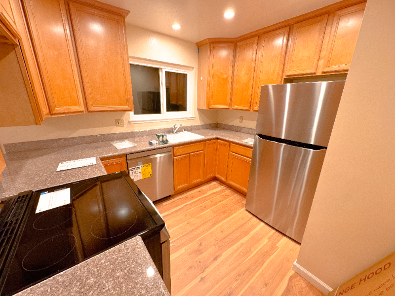 552 Everett Ave #6 - Photo 3 of 20