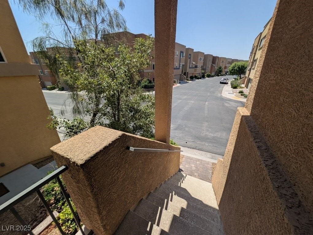 10544 Headwind Ave - Photo 2 of 40