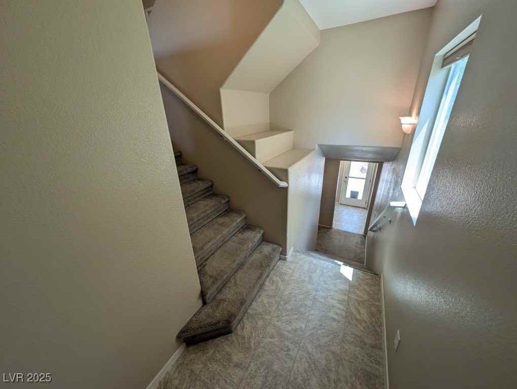 10544 Headwind Ave - Photo 3 of 40