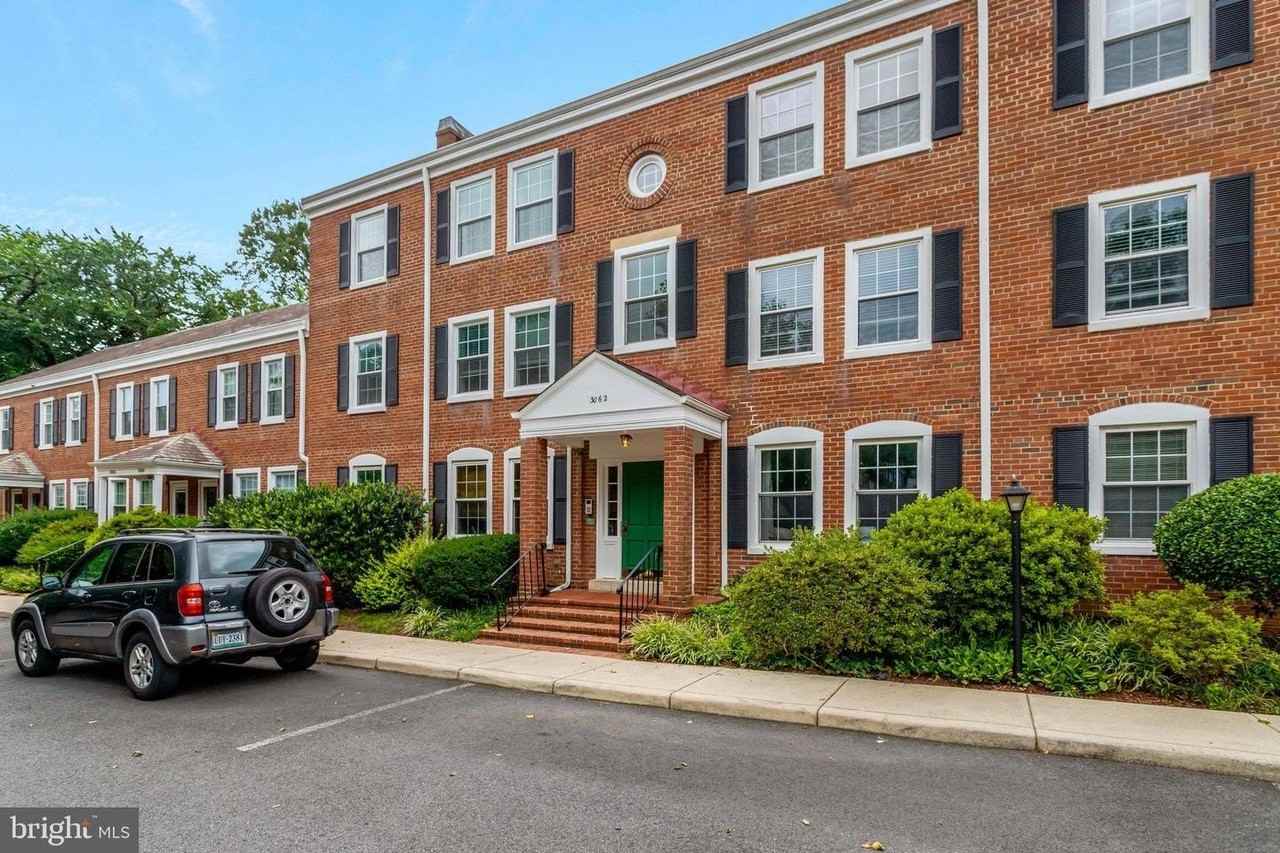 3062 S Buchanan St - Photo 2 of 33