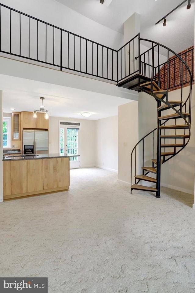 3062 S Buchanan St - Photo 5 of 33