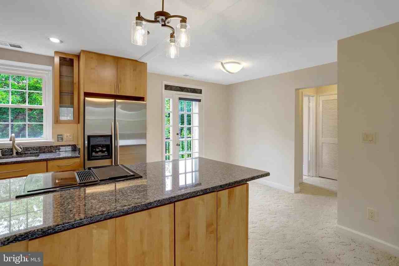 3062 S Buchanan St - Photo 6 of 33