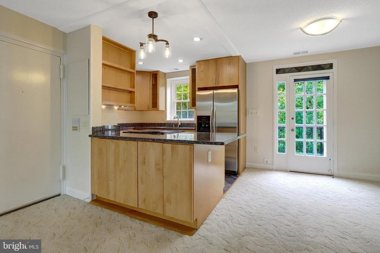 3062 S Buchanan St - Photo 7 of 33