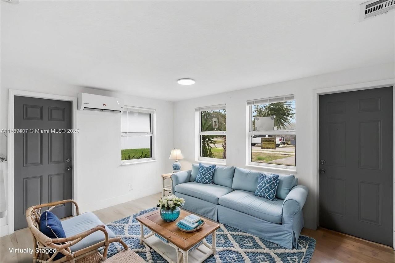 607 Sw 3rd St #1 - Photo 3 of 27