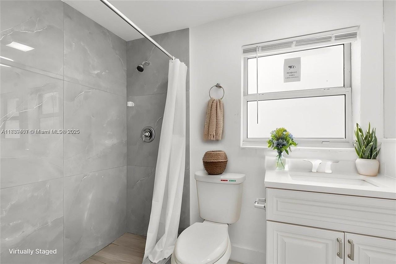 607 Sw 3rd St #1 - Photo 6 of 27