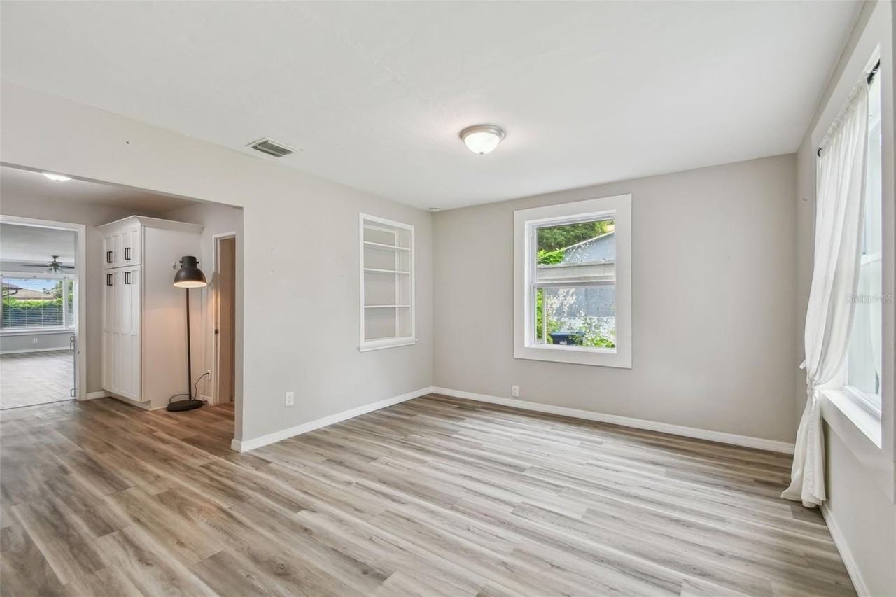 2709 S Manhattan Ave - Photo 5 of 31