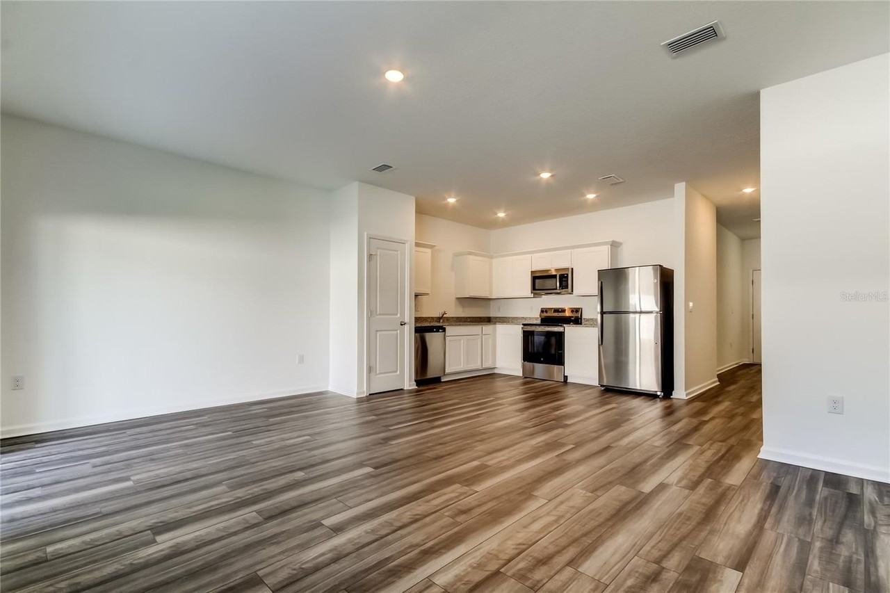 11925 Sylvia St - Photo 6 of 45