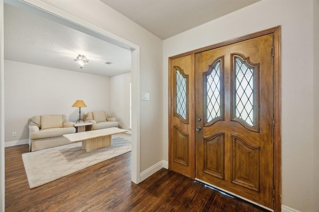 1425 N Peytonville Ave - Photo 6 of 40