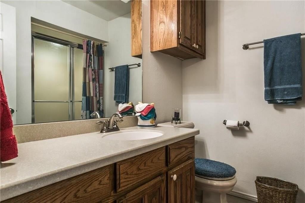 2122 Edwin St #B - Photo 6 of 9