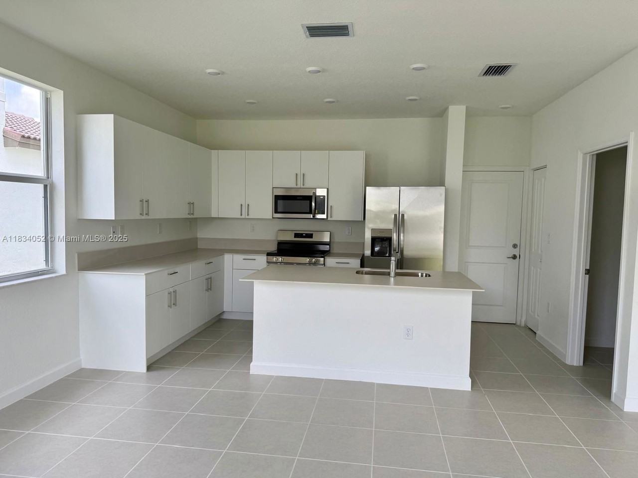 2659 SE 24th Dr Southeast 24th Drive - Photo 3 of 8