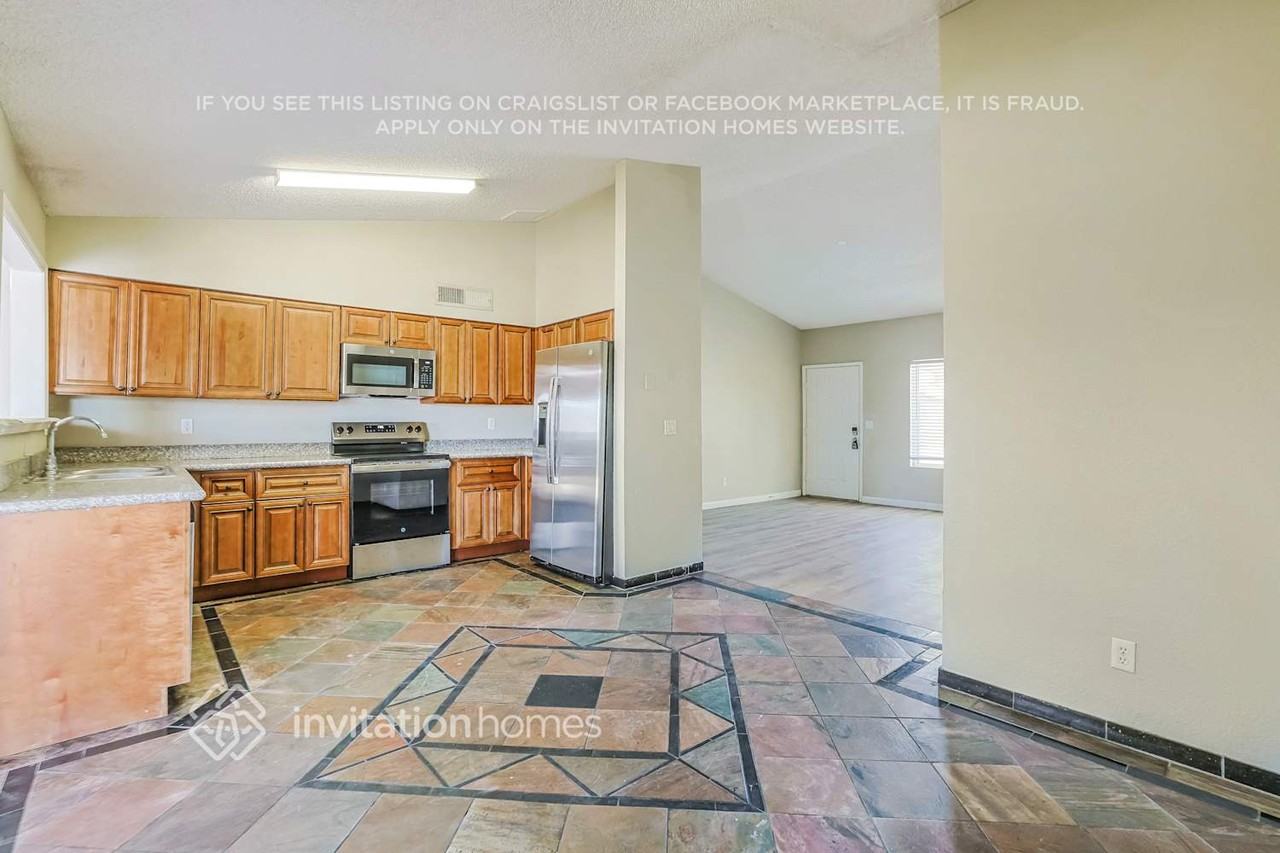 1417 W Curry St - Photo 7 of 17