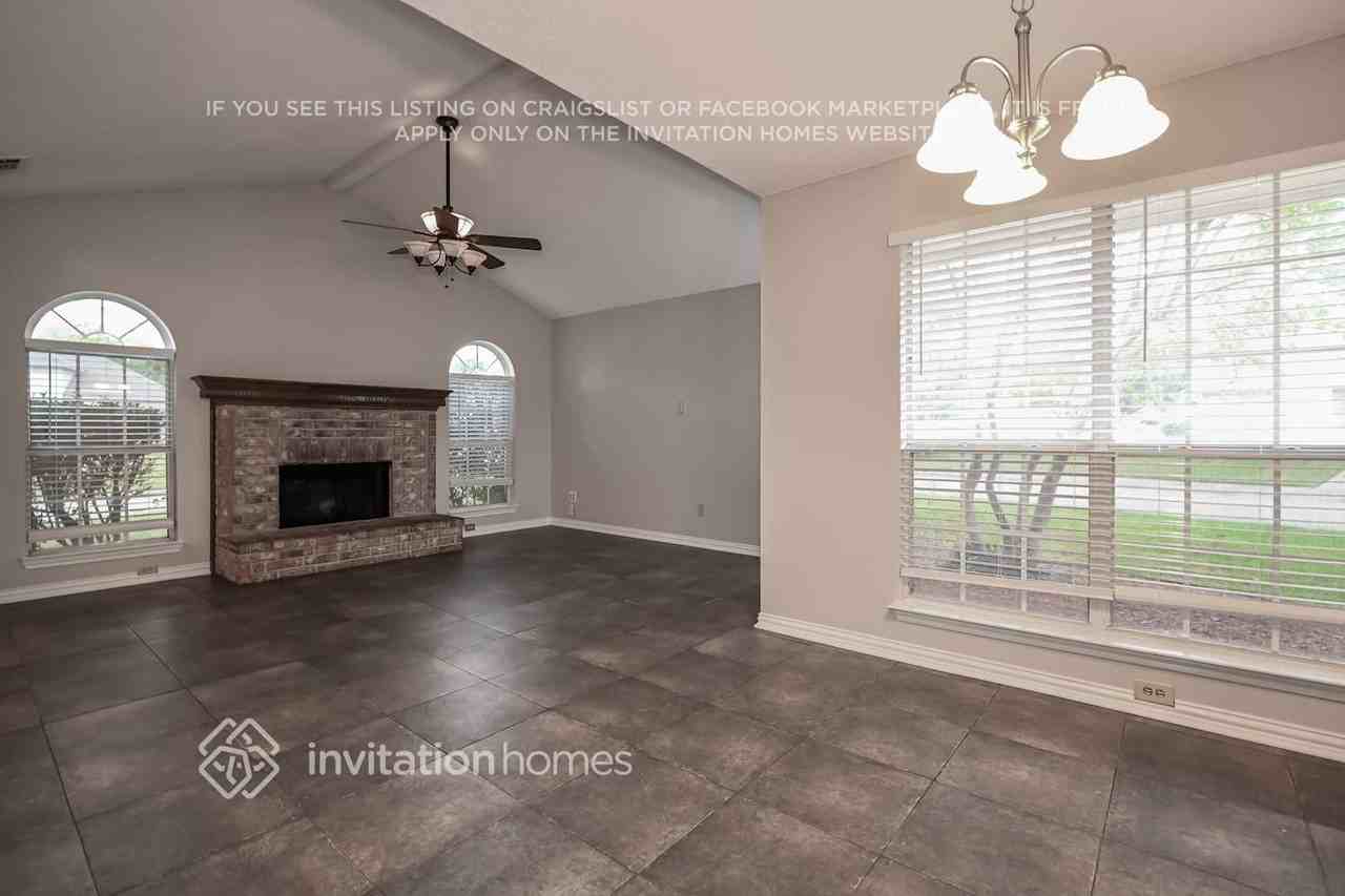 164 Westwood Dr - Photo 2 of 15