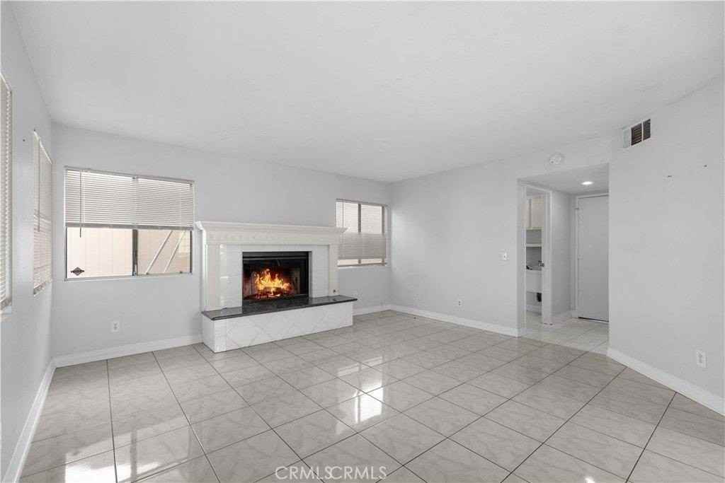 10694 Independence Ct - Photo 4 of 29