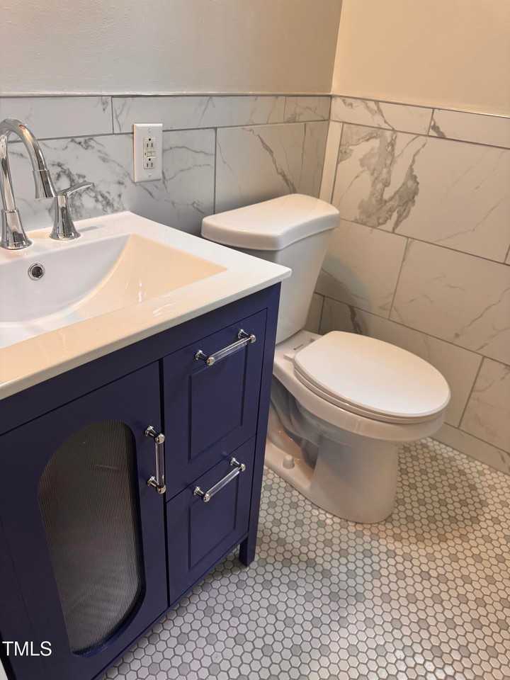 833 Bryan St - Photo 4 of 34