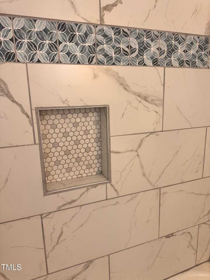 833 Bryan St - Photo 6 of 34