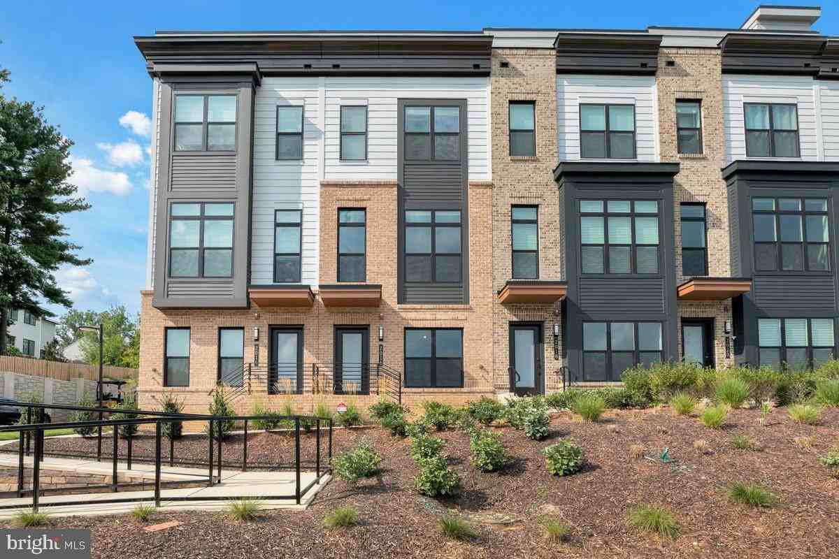 2016 Tysons Ridgeline Rd - Photo 2 of 35