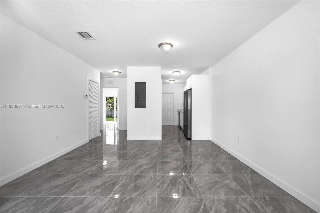 2448 Nw 42nd St #A - Photo 6 of 8