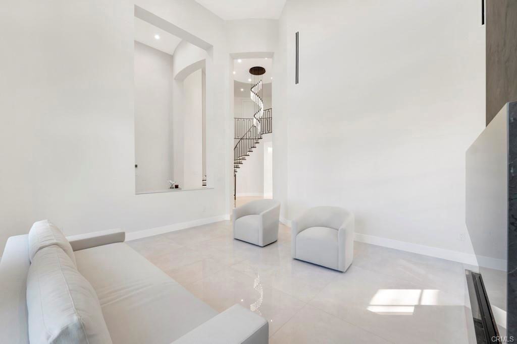 20151 Vía Medici - Photo 3 of 8