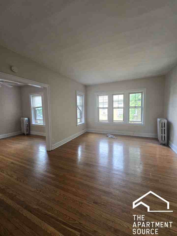 828 Reba Pl #3S