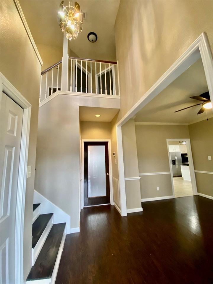 412 Cumberland Trl - Photo 3 of 8