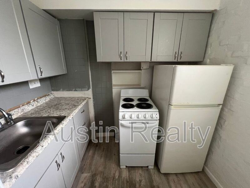 324 N Newstead Ave #2E - Photo 2 of 5