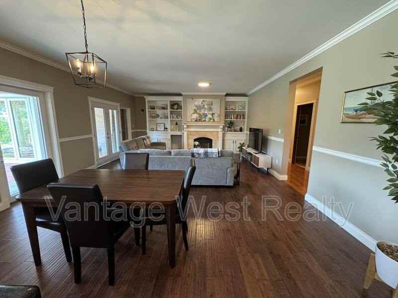 1556 Pritchard Dr - Photo 6 of 22