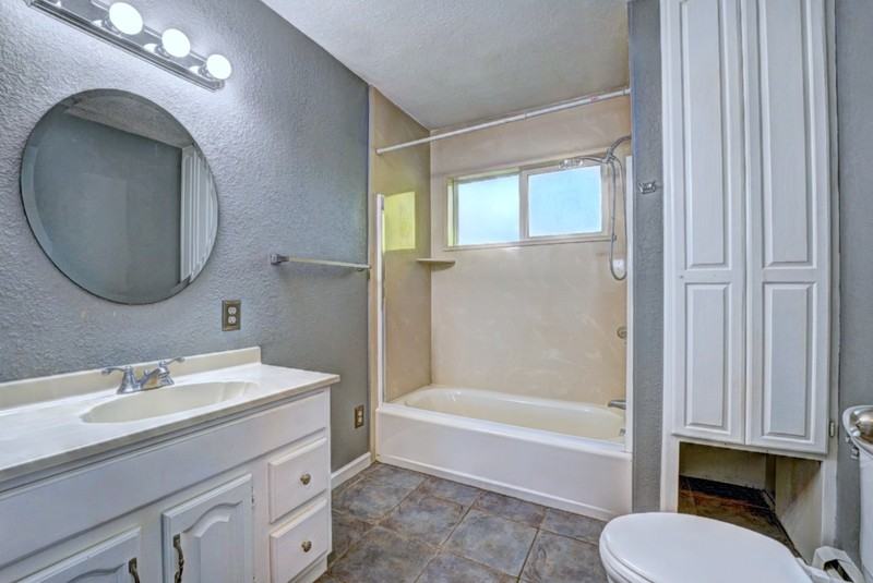 2801 Hall Ave - Photo 7 of 12