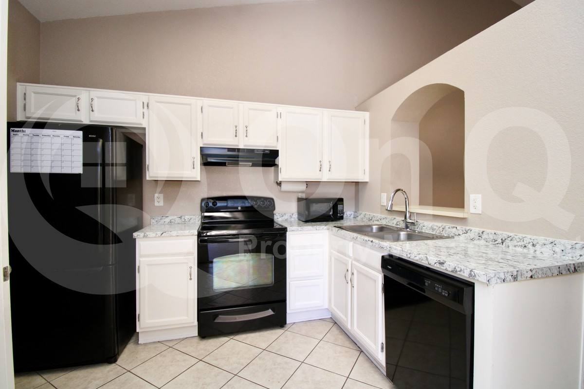 118 N Heritage Dr - Photo 3 of 10