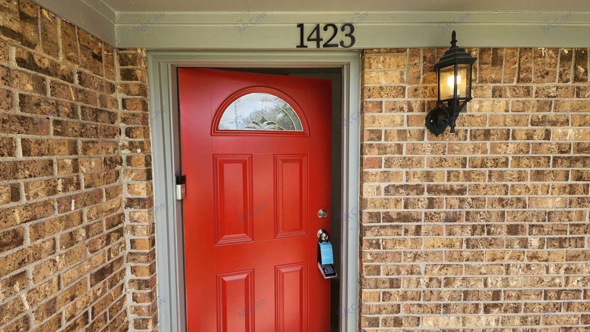 1423 Main St - Photo 2 of 10