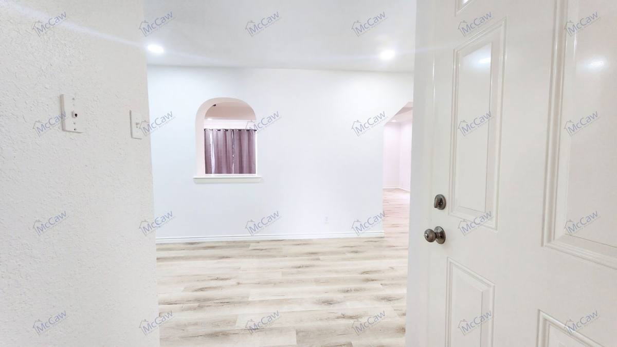 1423 Main St - Photo 3 of 10