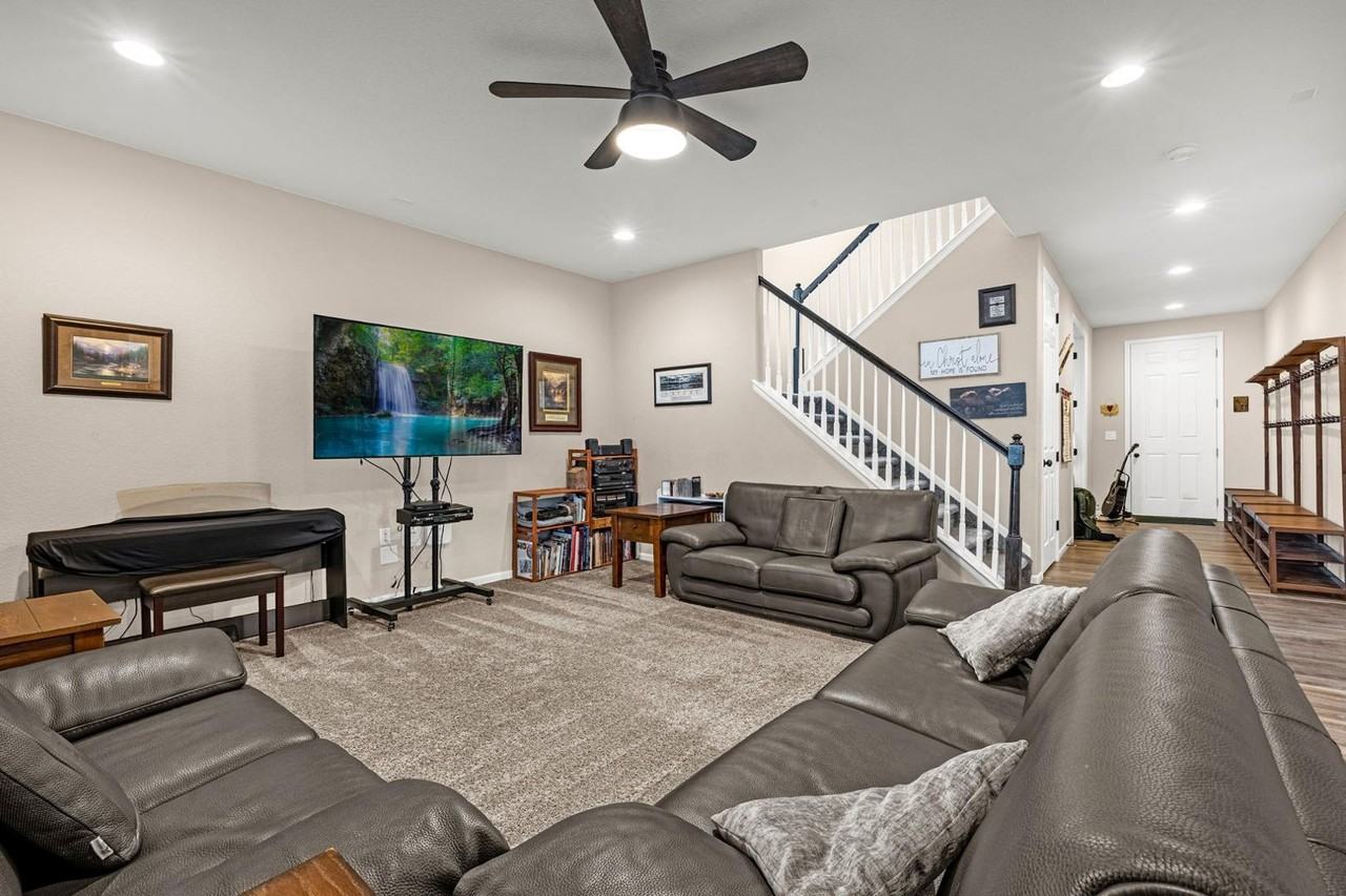 5169 Sirbal Dr - Photo 4 of 35